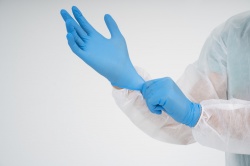 Минпромторг РФ планирует внести медицинские перчатки в список обязательной маркировки уже этой весной
