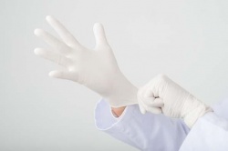 Эксперт разъясняет: основные ошибки в использовании медицинских перчаток в сестринской практике