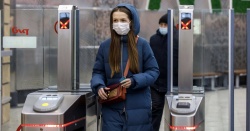 Роспотребнадзор призывает москвичей снова надеть защитные маски